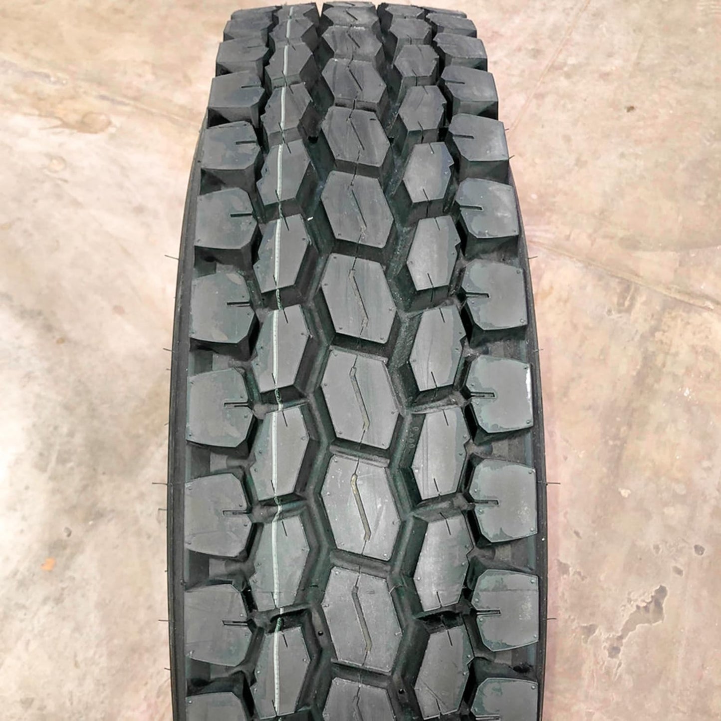 BlackHawk BDR77 255/70R22.5 140/137L H