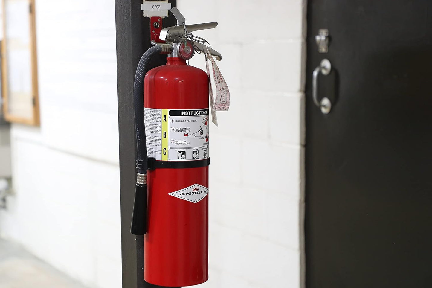 Amerex B456 ABC Dry Chemical Fire Extinguisher with Aluminum Valve, 10 lb. with Bracket