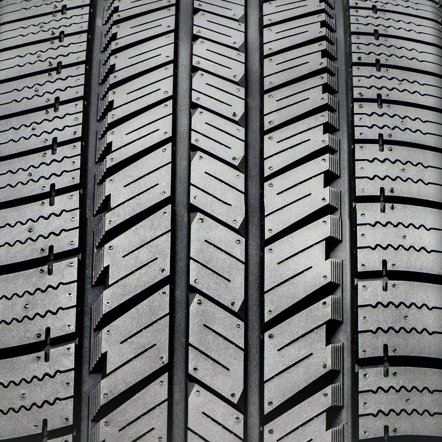 BlackHawk Hiscend-H HT01 255/65R18 111S