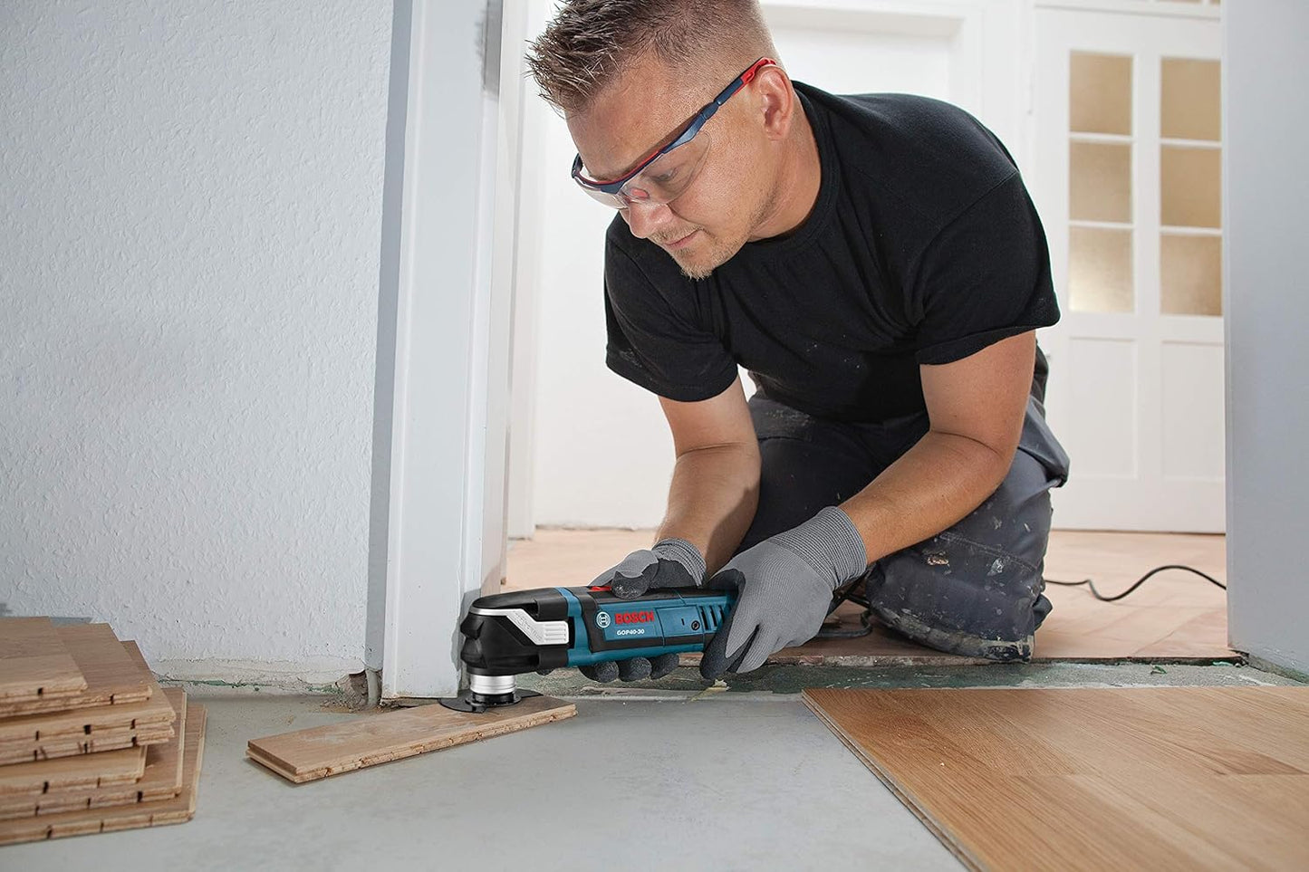 BOSCH GOP40-30C StarlockPlus Oscillating Multi-Tool Kit (32 Accessories & Case) - 4.0 Amp Motor, 20,000 Oscillations per Minute, Variable-Speed Dial - For Flush Cuts, Sanding, and Grinding