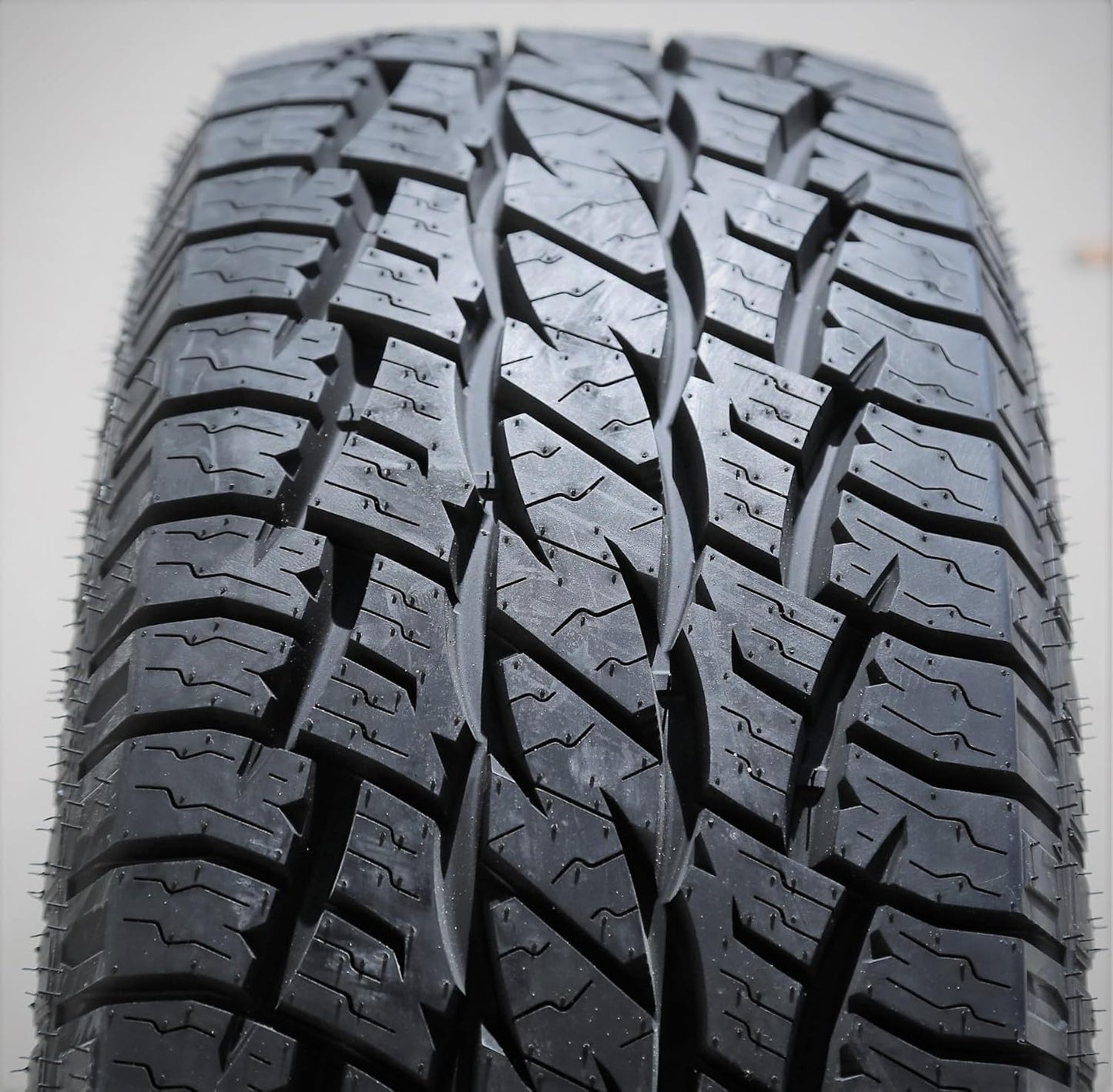 Arroyo Tamarock A/T 265/70R17 113T All-Season tire