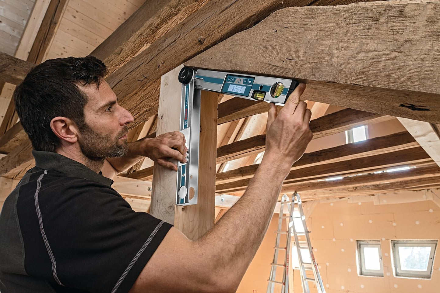 BOSCH GAM 220 MF 4-in-1 Digital Angle Finder, Includes Leg Extension, 4 AA Batteries, & Carrying Case