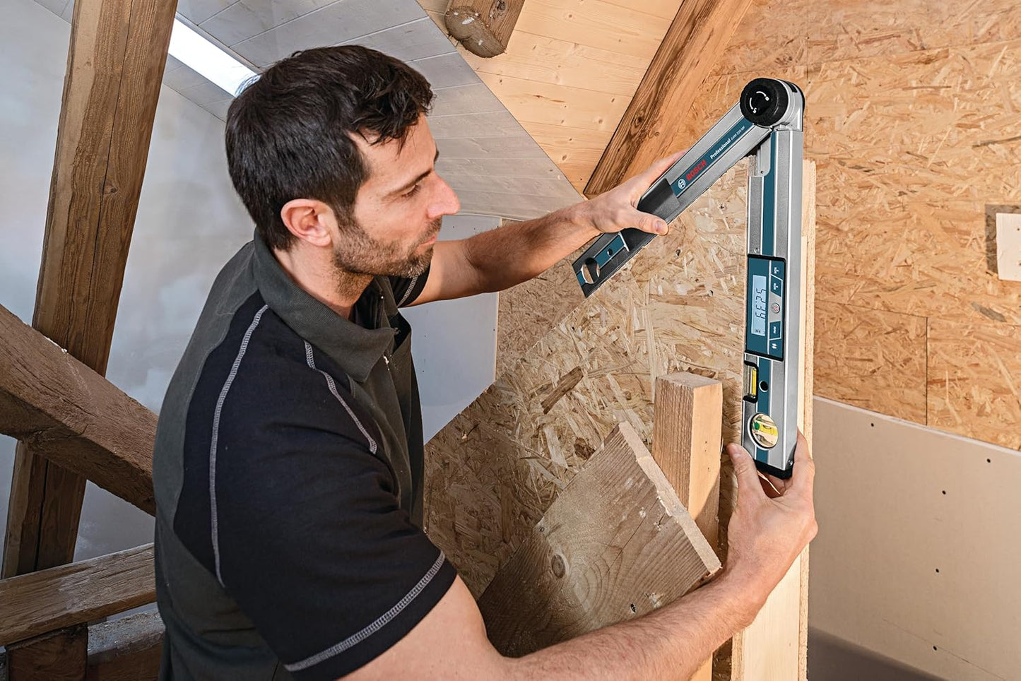 BOSCH GAM 220 MF 4-in-1 Digital Angle Finder, Includes Leg Extension, 4 AA Batteries, & Carrying Case