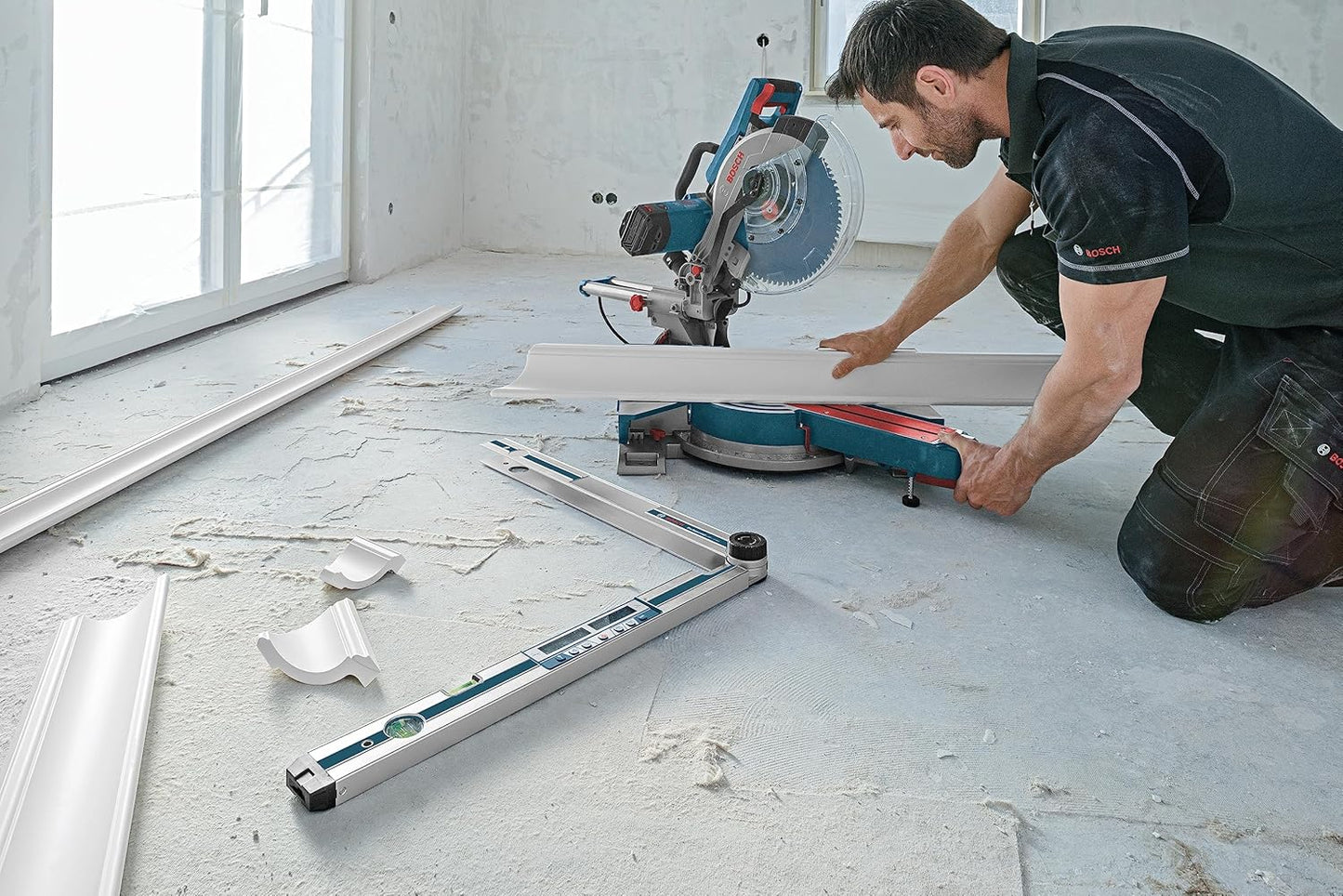 BOSCH GAM 270 MFL 5-in-1 Digital Angle Finder and Inclinometer, Includes Leg Extension, 4 AA Batteries, & Carrying Case